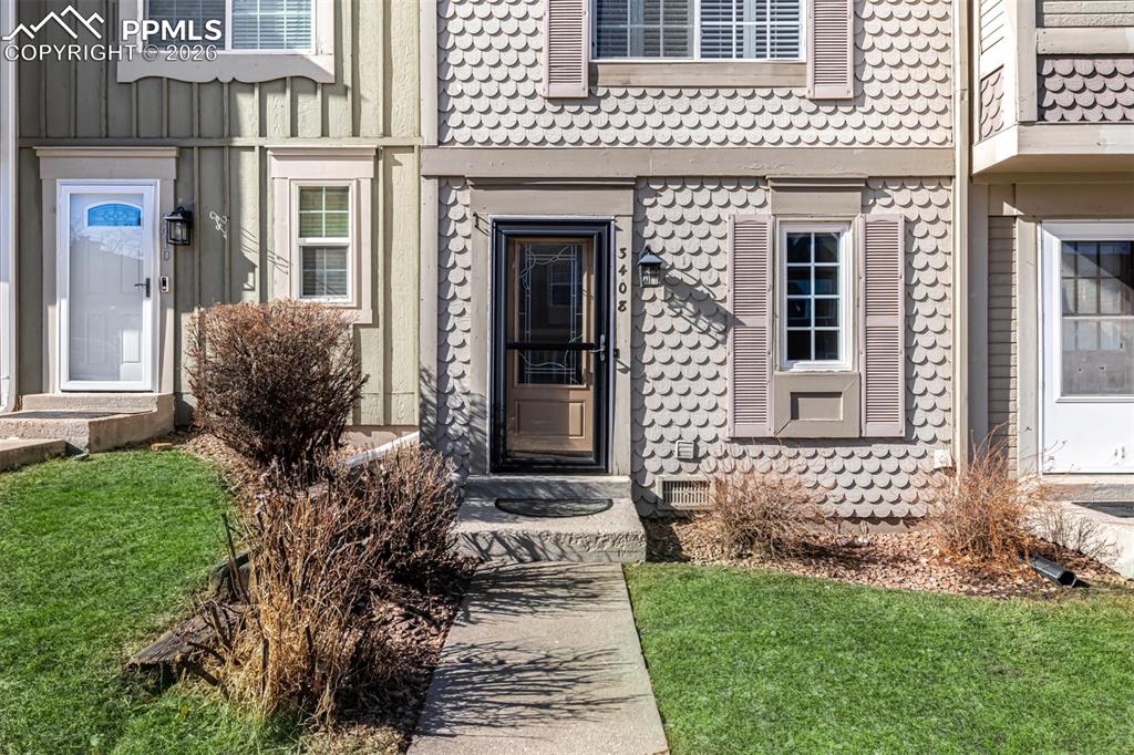 Image 3 of 34: Entry