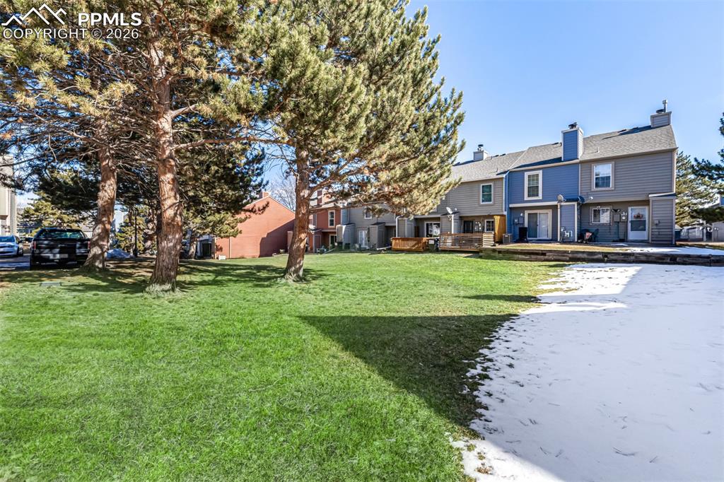 Image 34 of 34: Yard