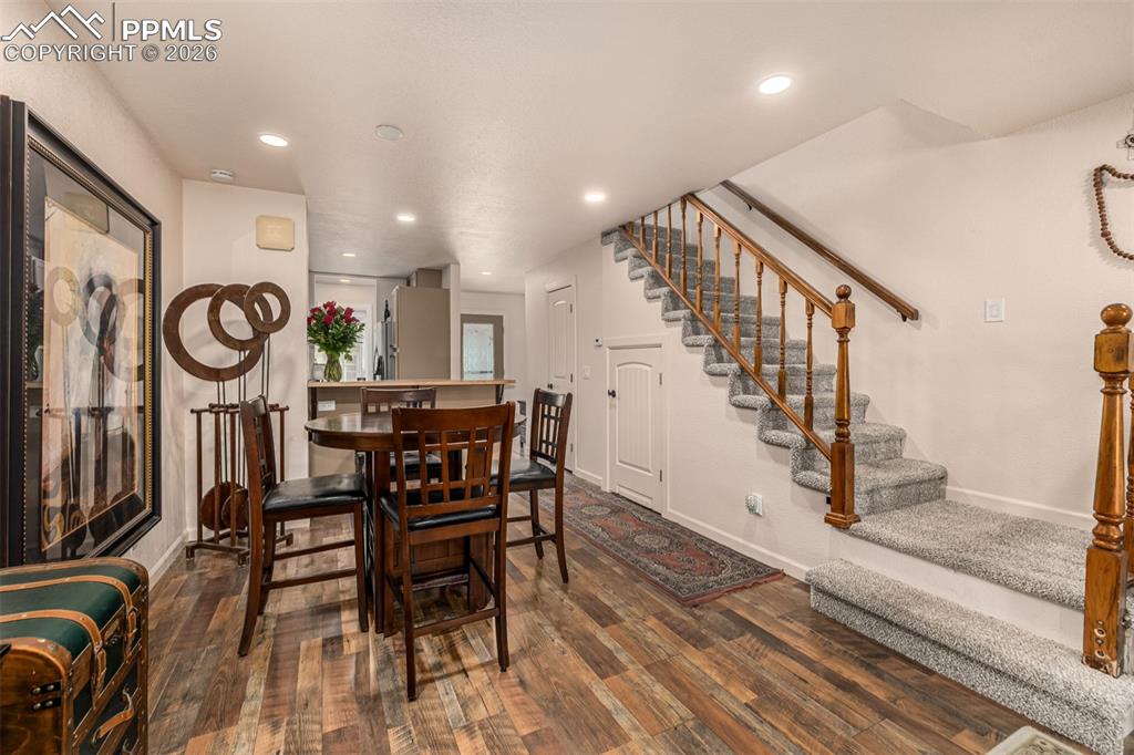 Image 9 of 34: Dining Area