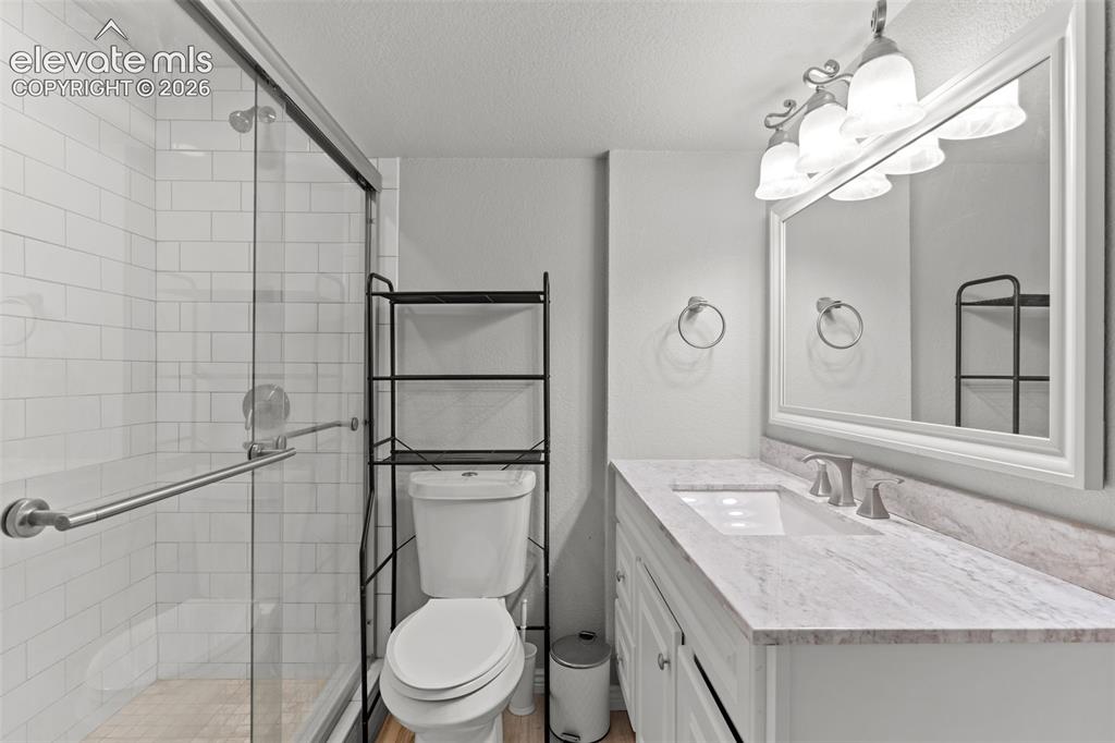 Image 11 of 28: Bathroom