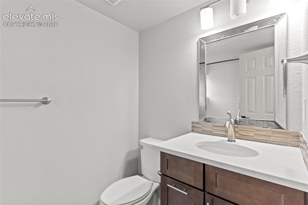 Image 14 of 28: Bathroom