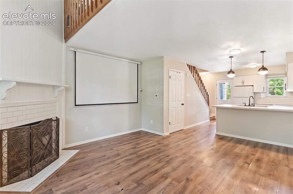 Image 4 of 13: Living Room