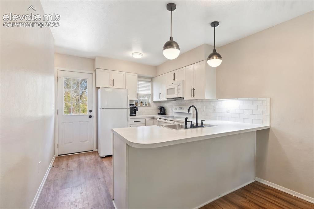 Image 6 of 13: Kitchen