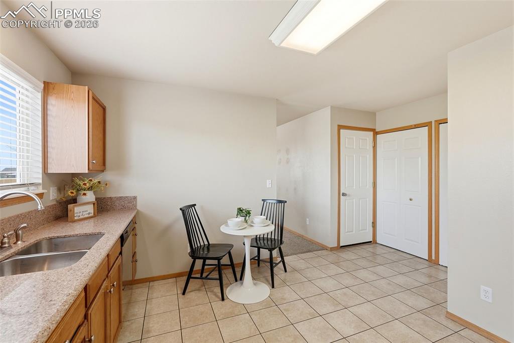 Image 11 of 46: Dining Area