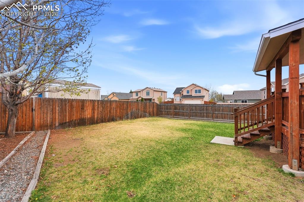 Image 31 of 46: Yard