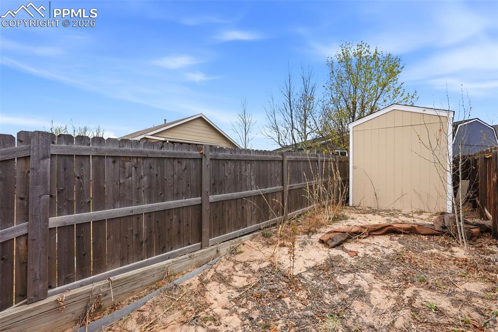 Image 33 of 46: Yard