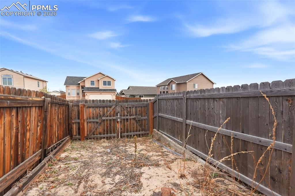 Image 34 of 46: Yard