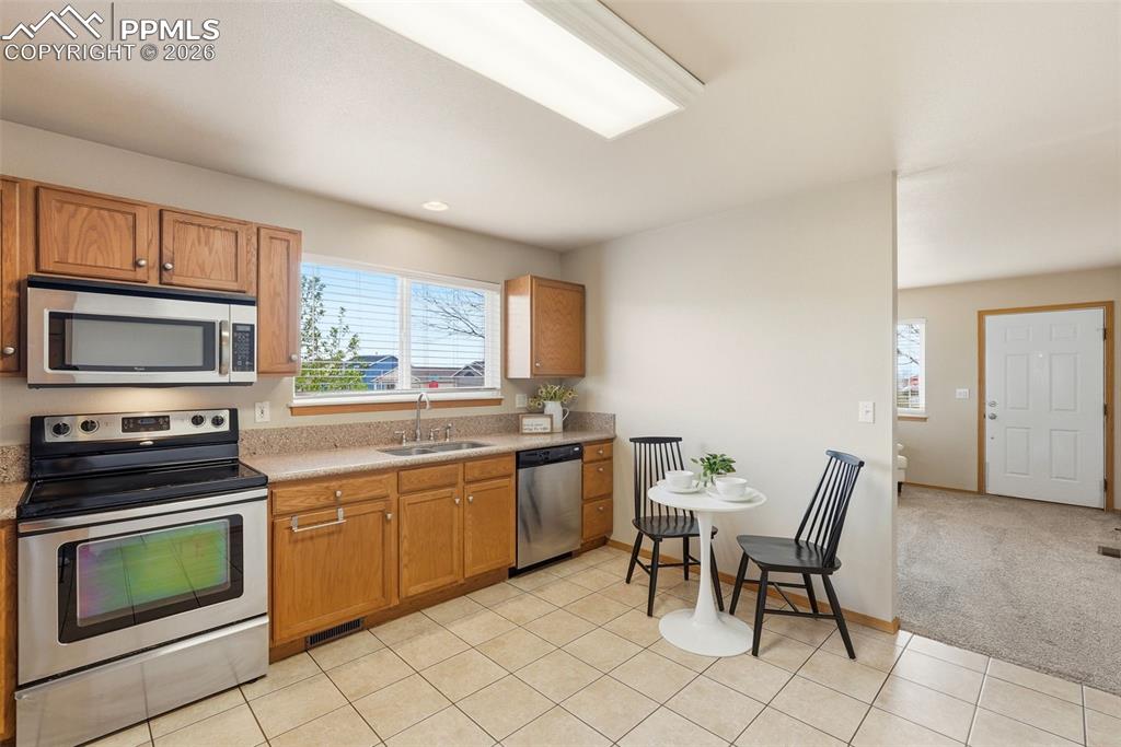 Image 7 of 46: Kitchen