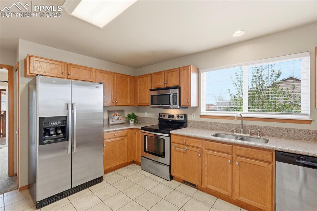 Image 9 of 46: Kitchen