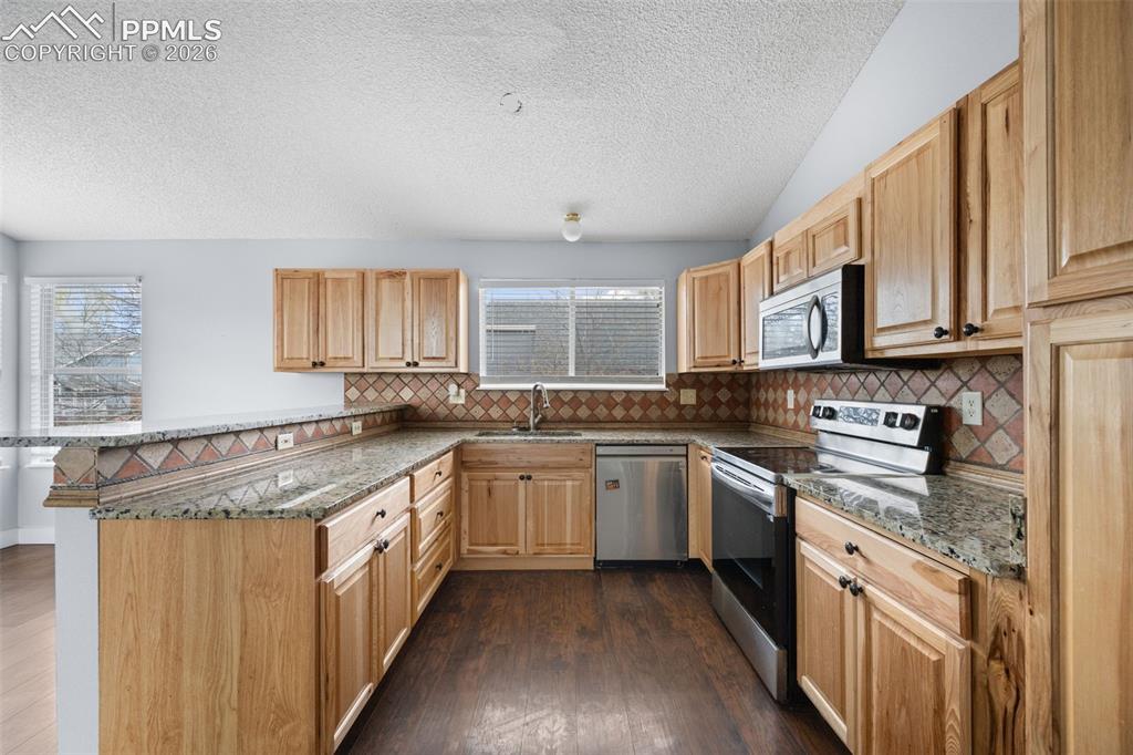 Image 10 of 34: Kitchen