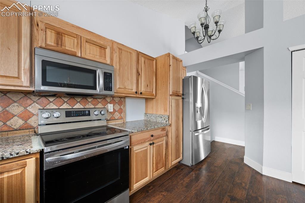Image 11 of 34: Kitchen