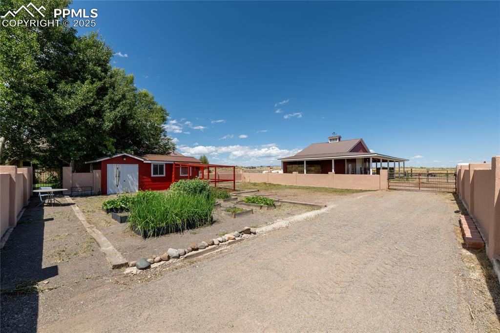 Image 18 of 50: Front of Structure