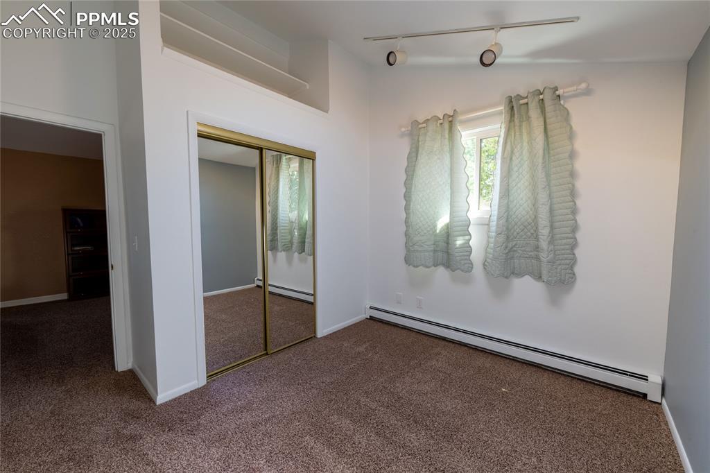 Image 36 of 50: Bedroom