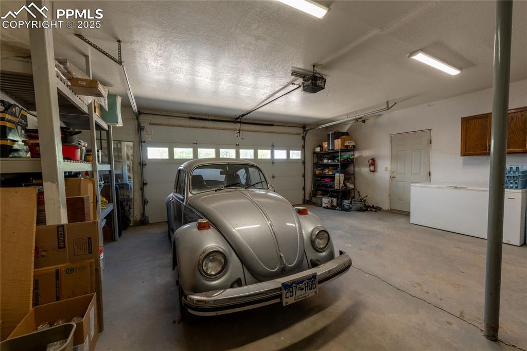 Image 45 of 50: Garage