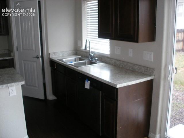 Image 16 of 45: Kitchen