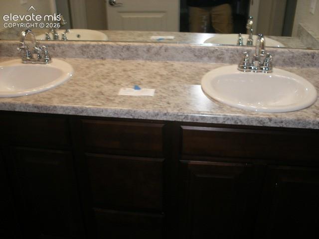 Image 19 of 45: Bathroom