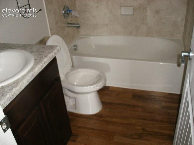Image 20 of 45: Bathroom