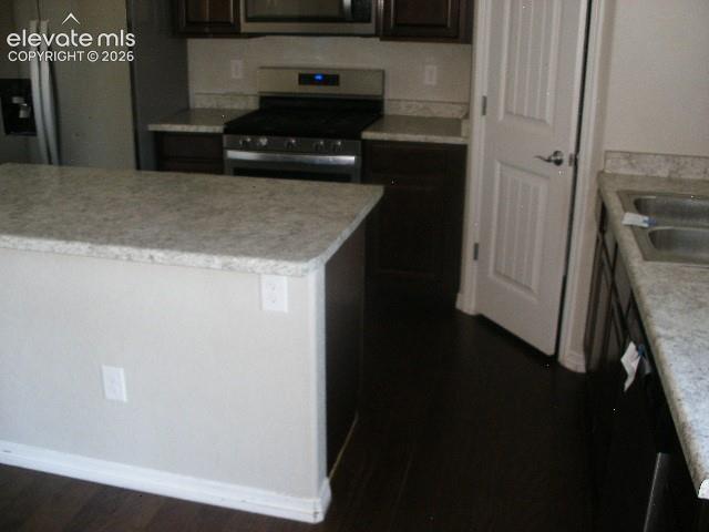 Image 7 of 45: Kitchen