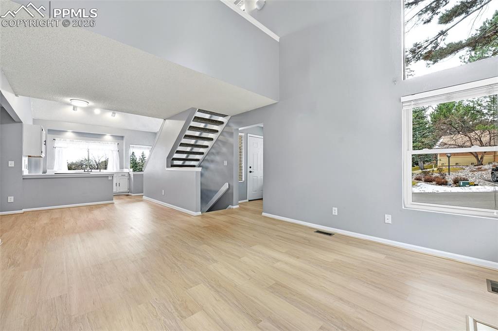 Image 6 of 30: Tons of open space to make it your own...