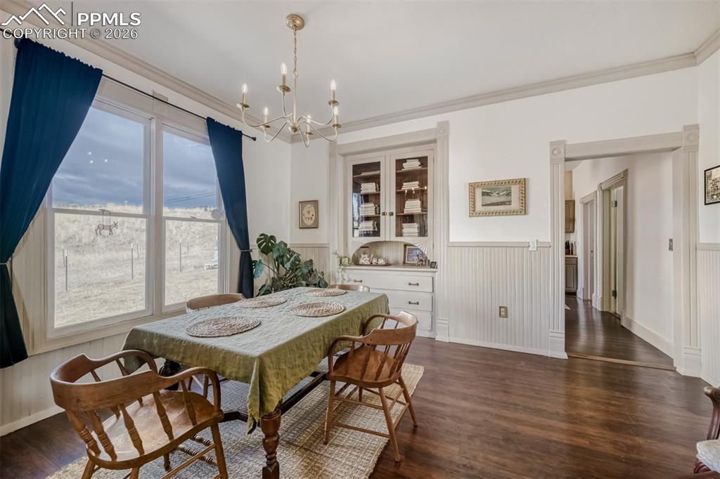 Image 10 of 34: Dining Area