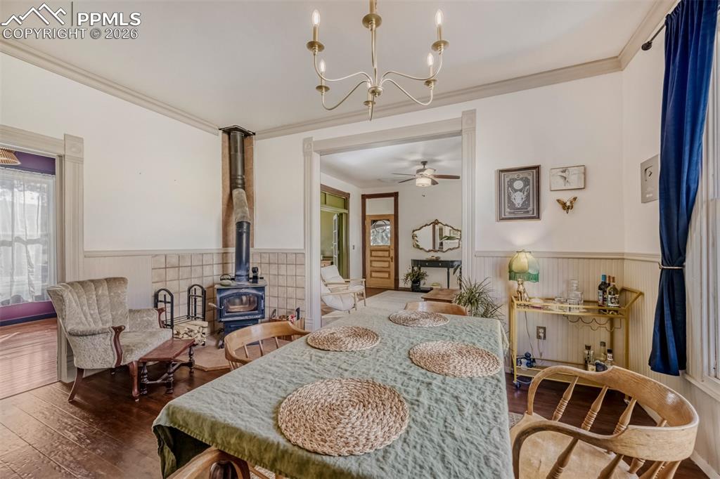 Image 12 of 34: Dining Area