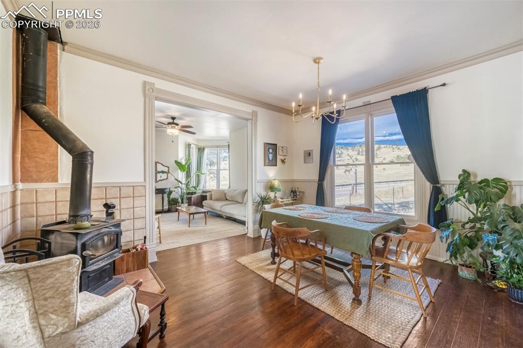 Image 13 of 34: Dining Area