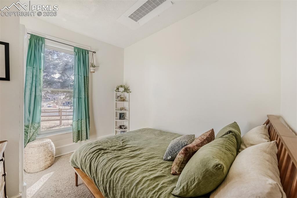 Image 22 of 34: Bedroom