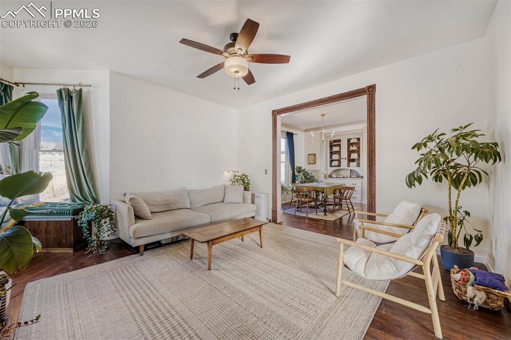 Image 5 of 34: Living Room