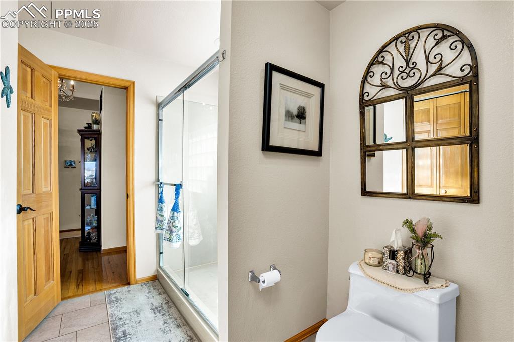 Image 25 of 49: Bathroom