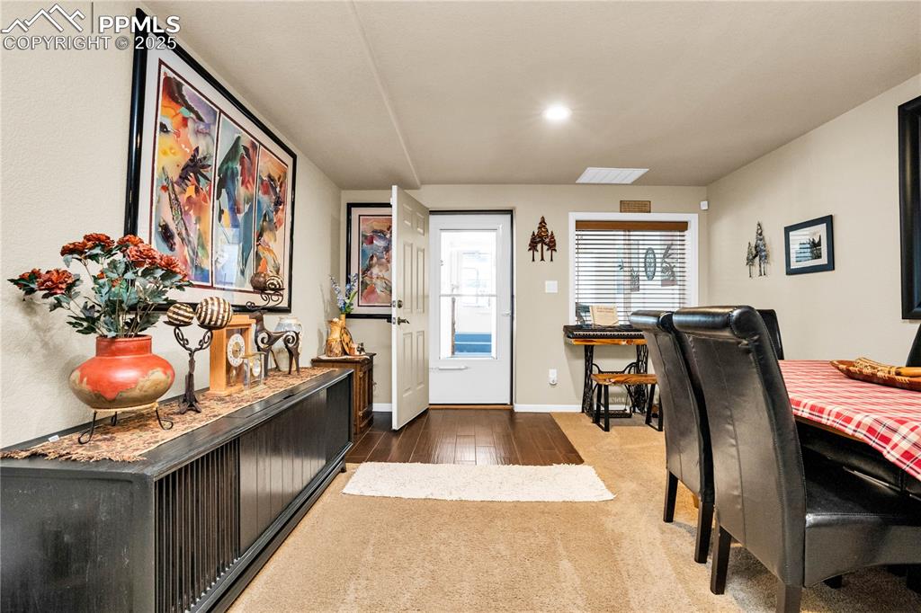 Image 35 of 49: Dining Area