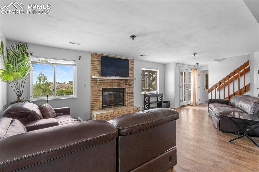 Image 17 of 24: Living Room