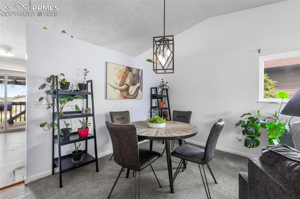 Image 6 of 24: Dining Area