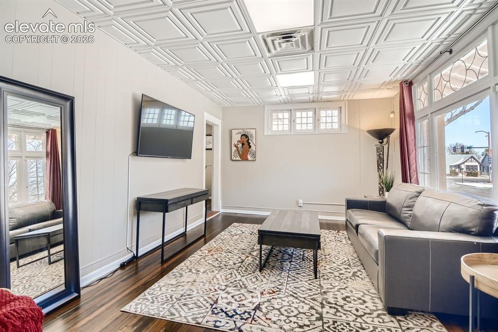 Image 4 of 14: Living Room