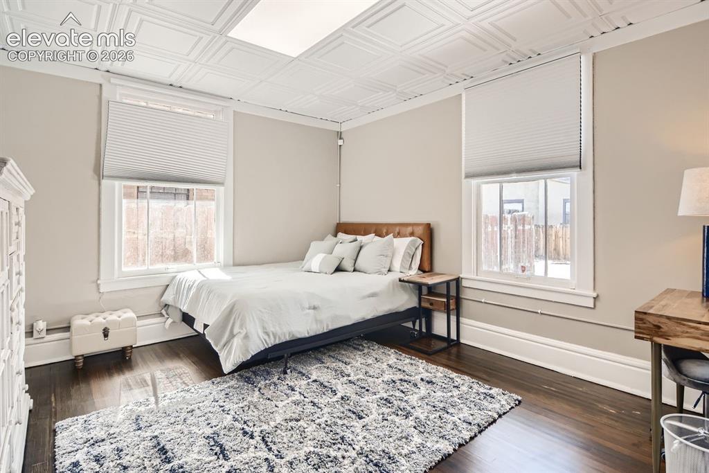 Image 9 of 14: Bedroom