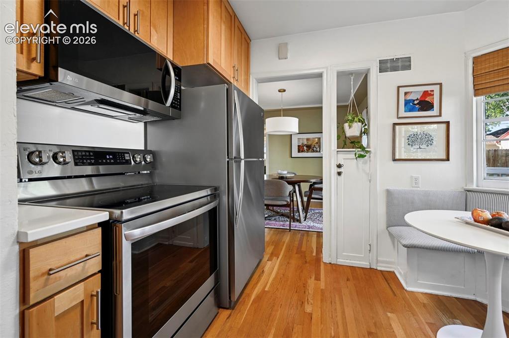 Image 11 of 41: Kitchen