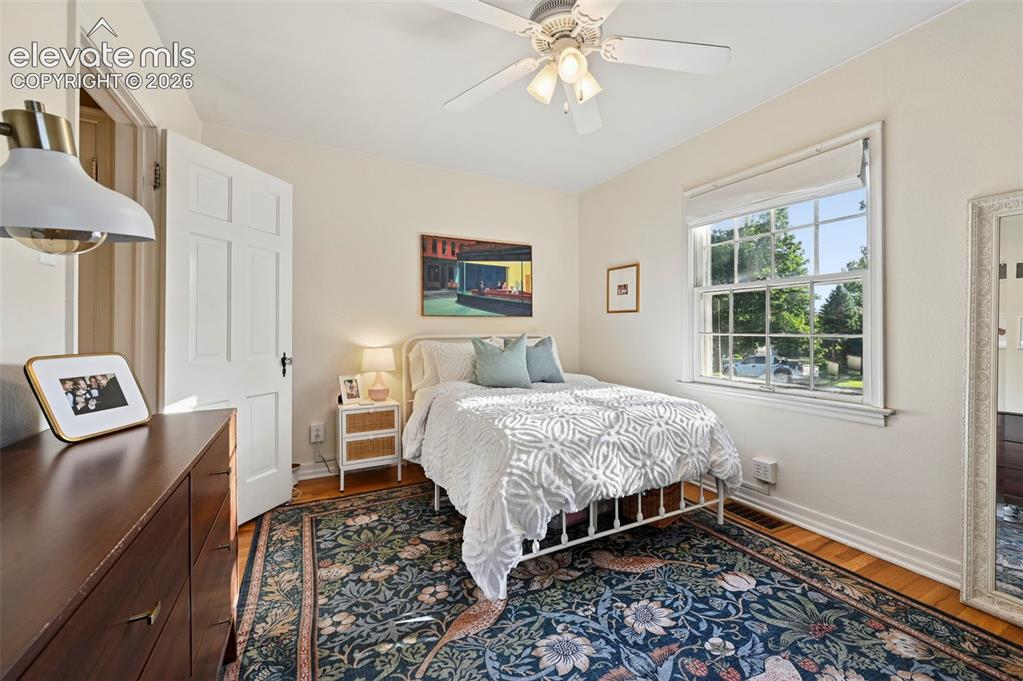 Image 15 of 41: Bedroom