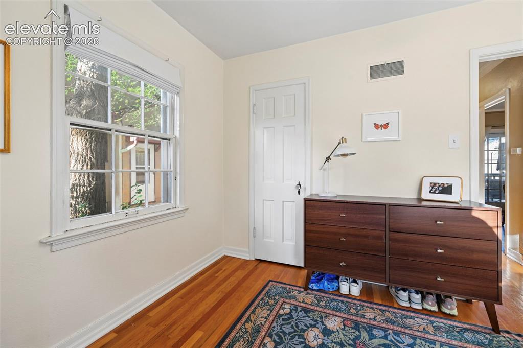 Image 18 of 41: Bedroom