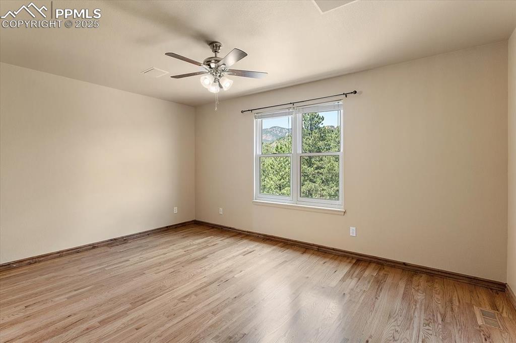 Image 20 of 50: 2nd Upstairs Bedroom