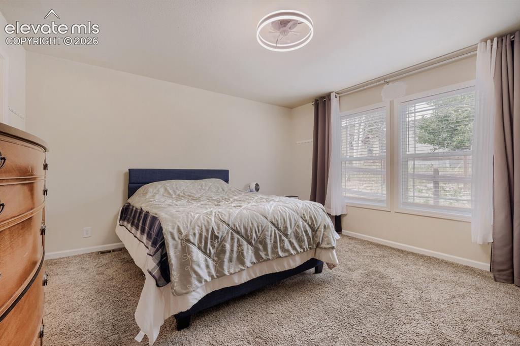 Image 14 of 26: Bedroom