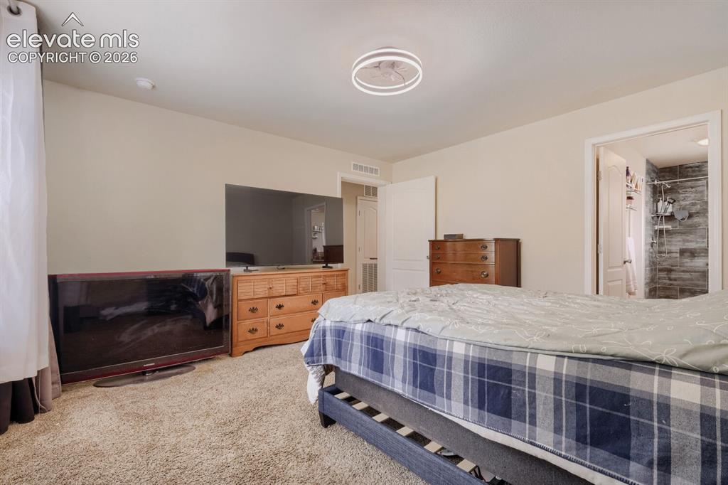 Image 15 of 26: Bedroom