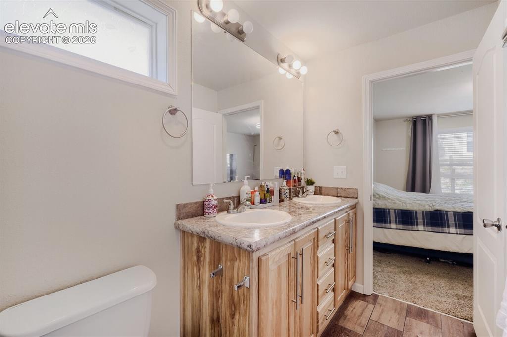Image 17 of 26: Bathroom