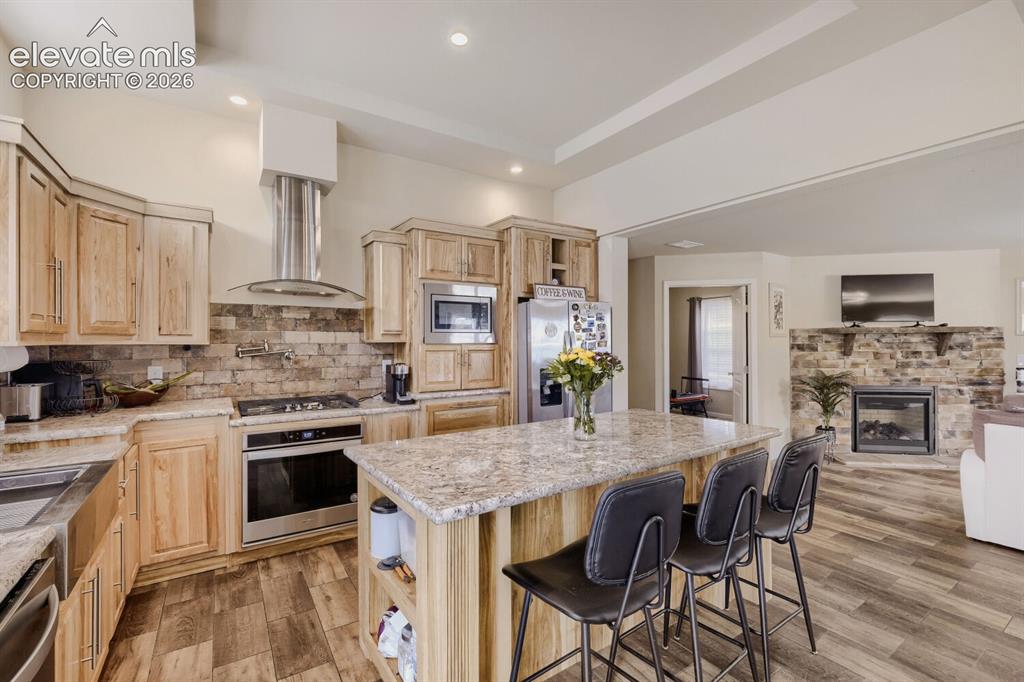 Image 7 of 26: Kitchen