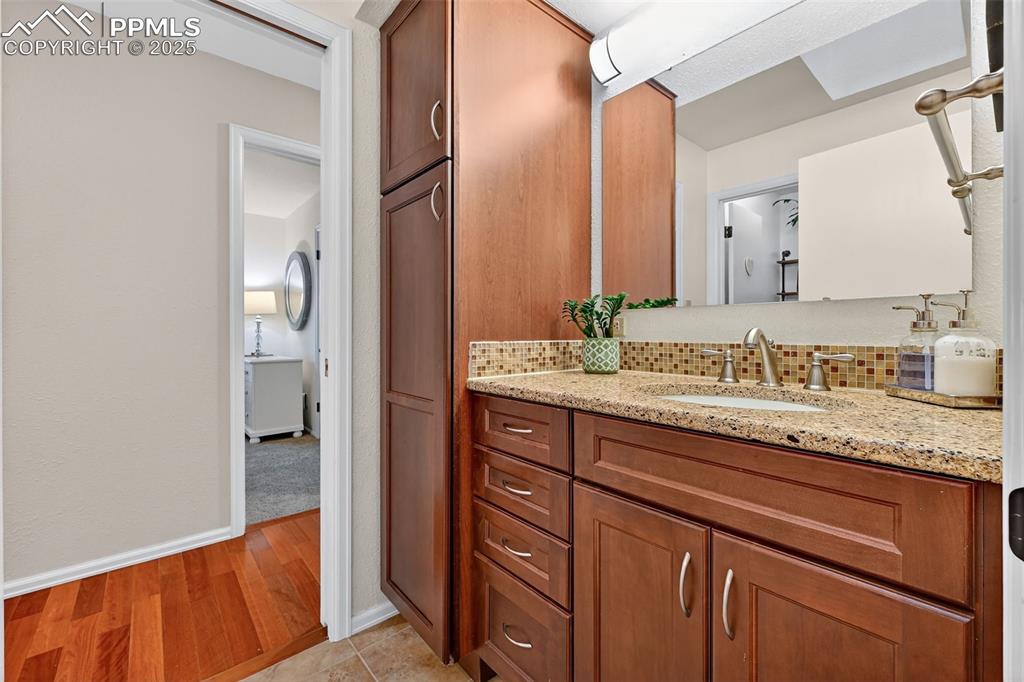 Image 33 of 50: Shared bath on main