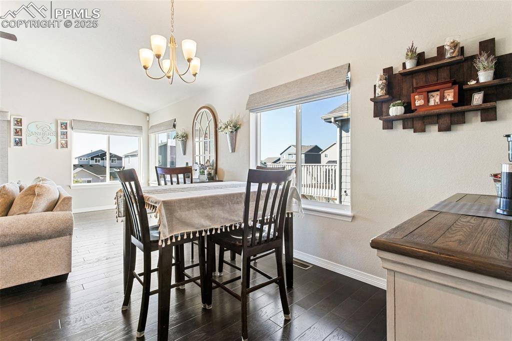 Image 13 of 42: Dining Area
