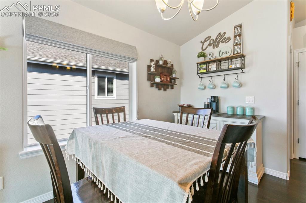Image 15 of 42: Dining Area