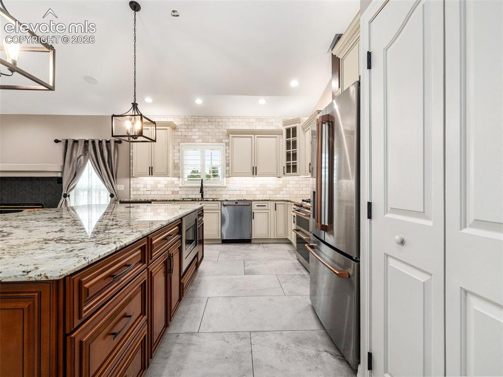 Image 10 of 41: Kitchen
