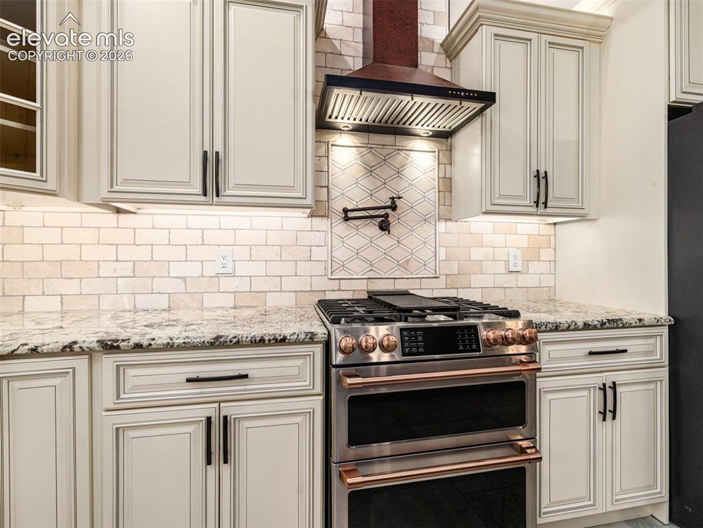 Image 6 of 36: Kitchen