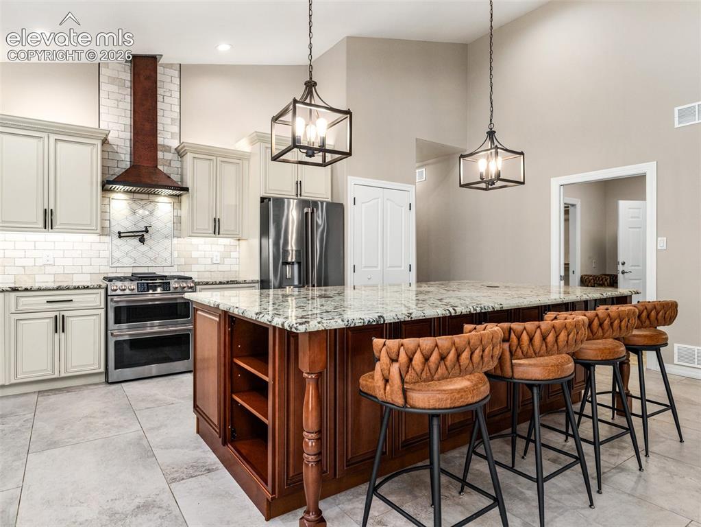 Image 7 of 36: Kitchen