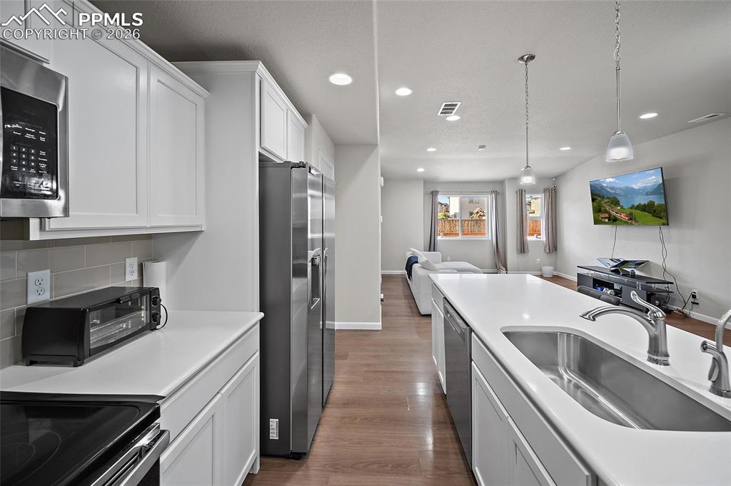 Image 7 of 22: Kitchen