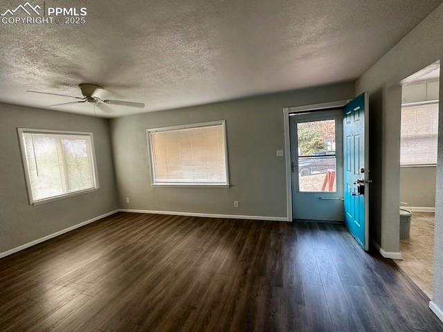 Image 24 of 33: Upper Unit Living Room